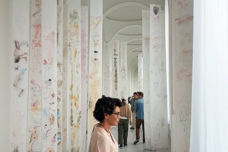 Obra “The Missing Link” de Pélagie Gbaguidi expuesta en Documenta (Kassel)